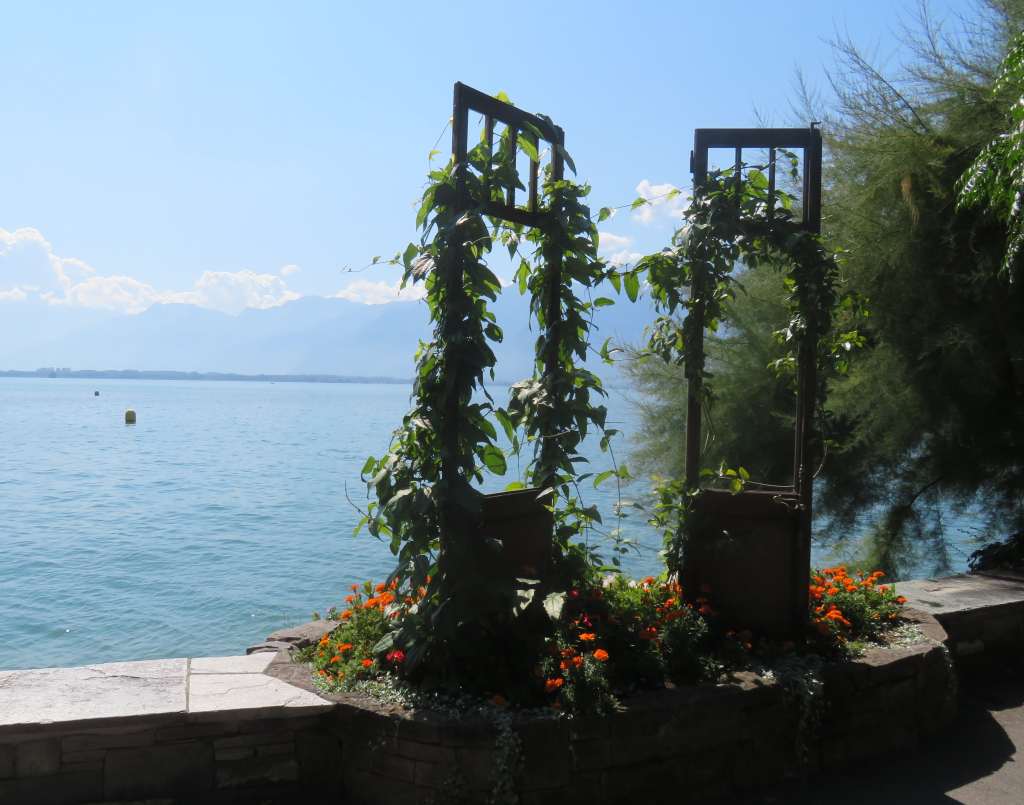 Geneva Lake shore was decorated with many art works.