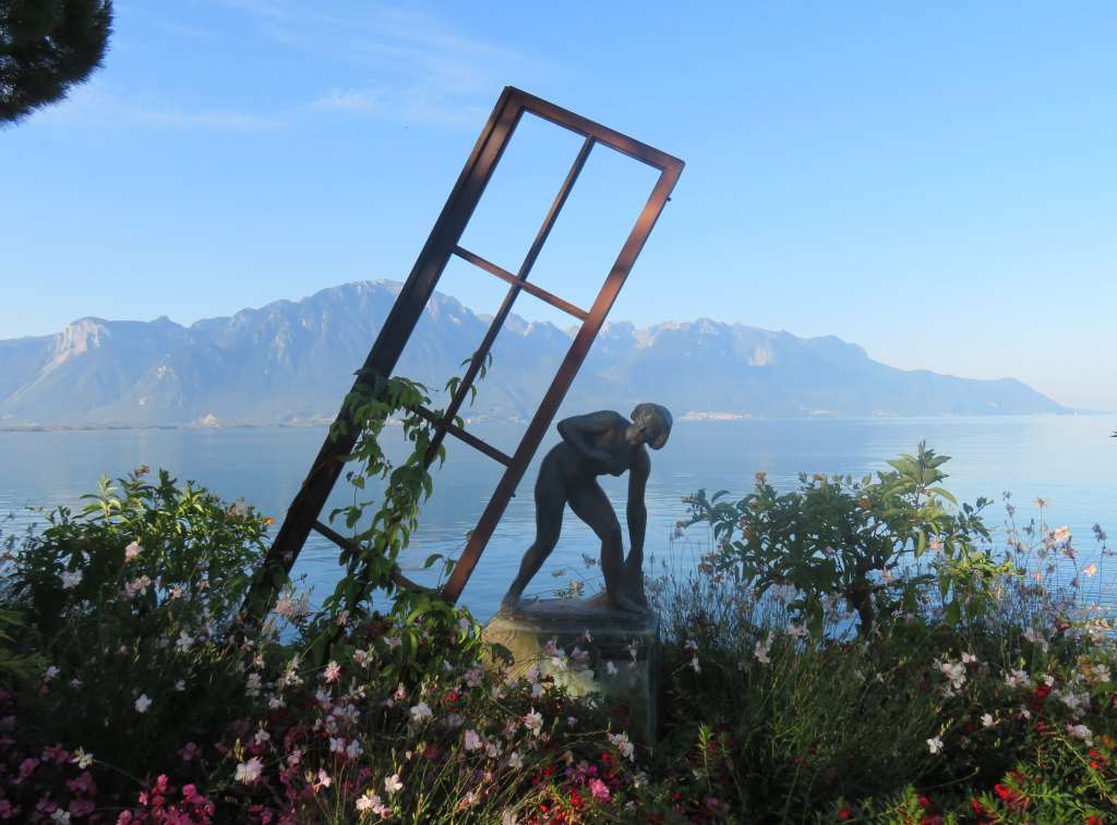 More art display on the lakeshore