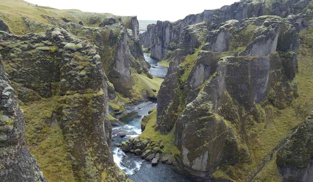 Stunning Fjaðrárgljúfur Canyon