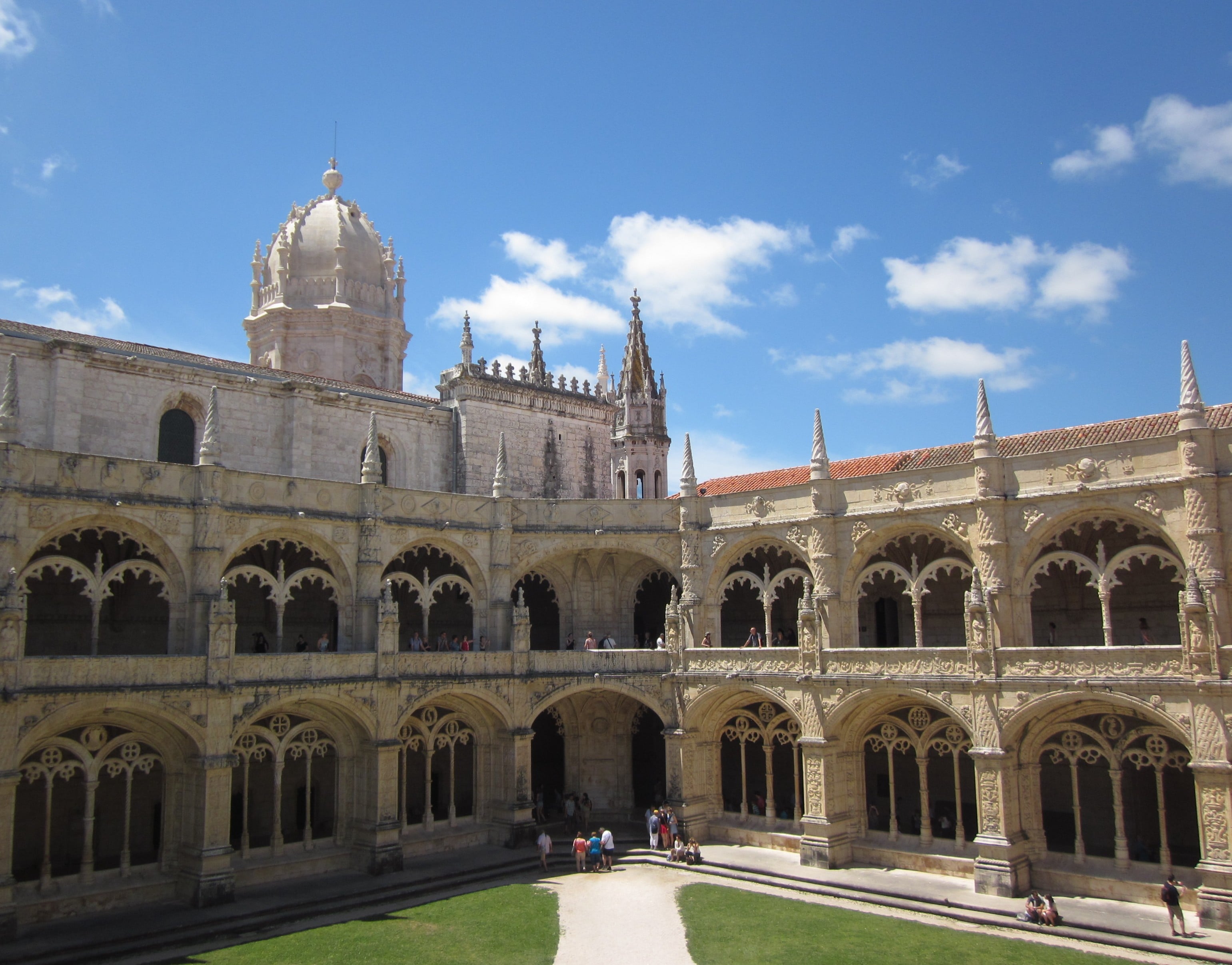 Beautiful Manueline styled cloister