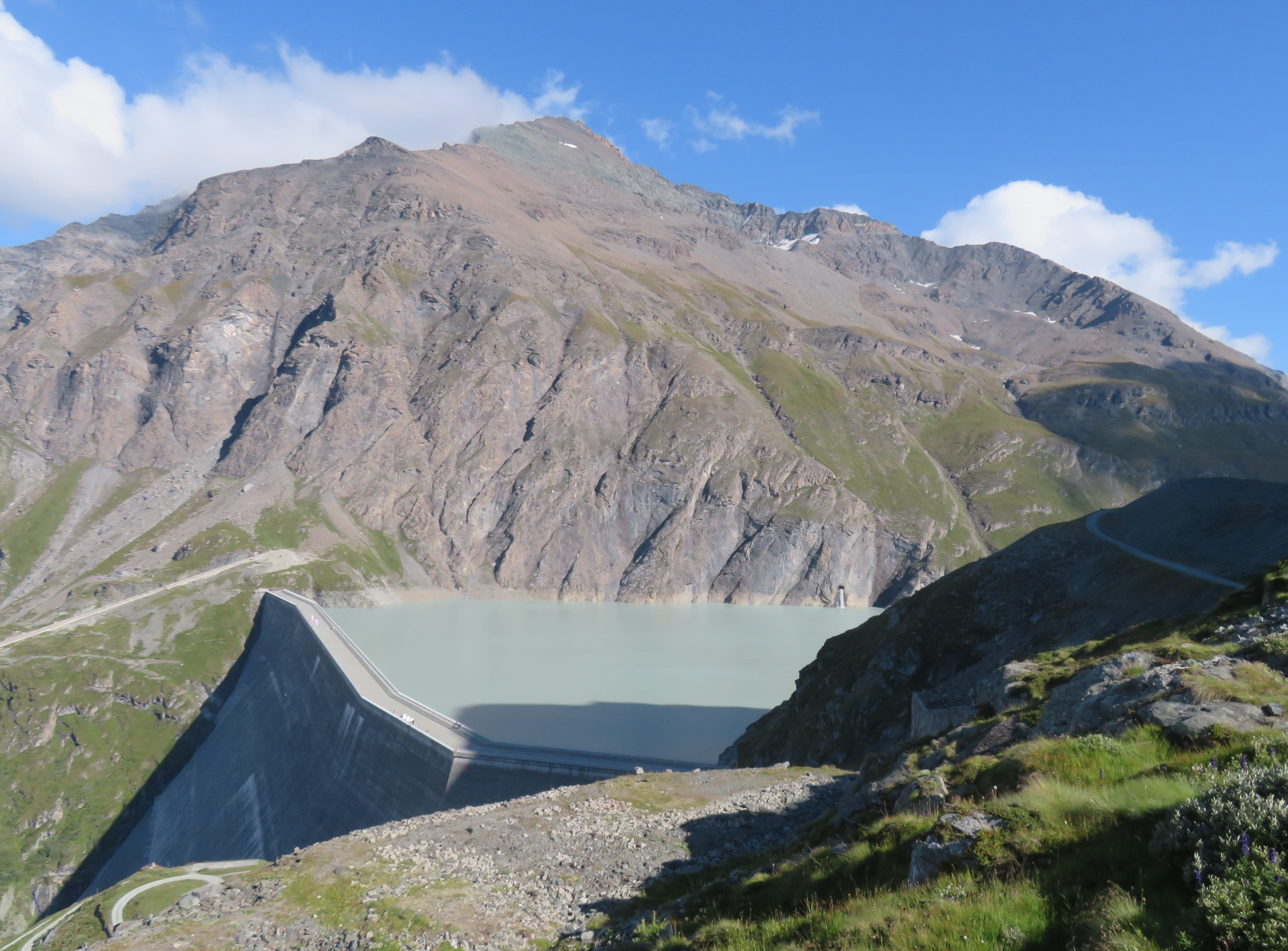 Grande Dixence Barrage is the highest dam in the world