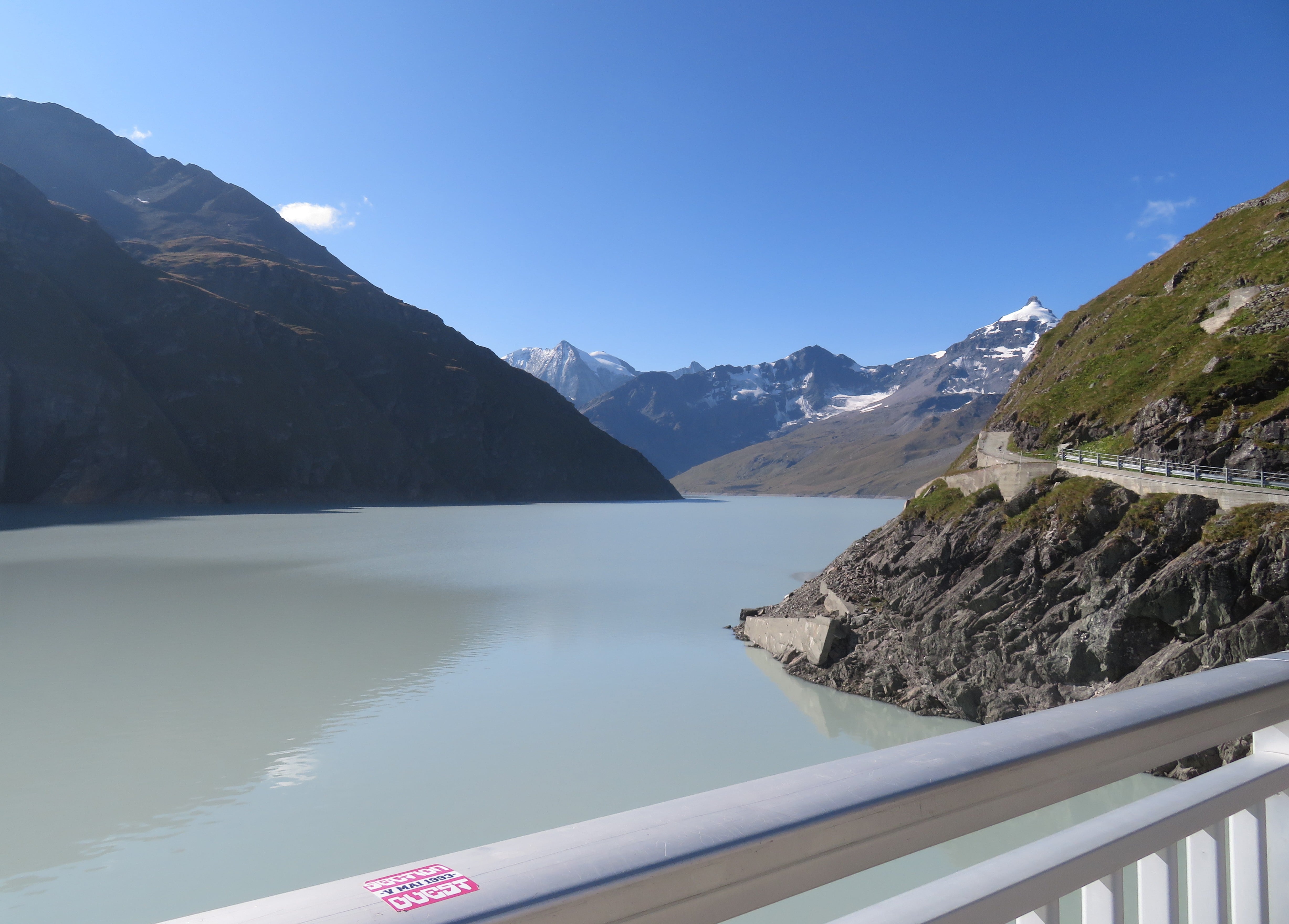 Lac des Dix behind the dam