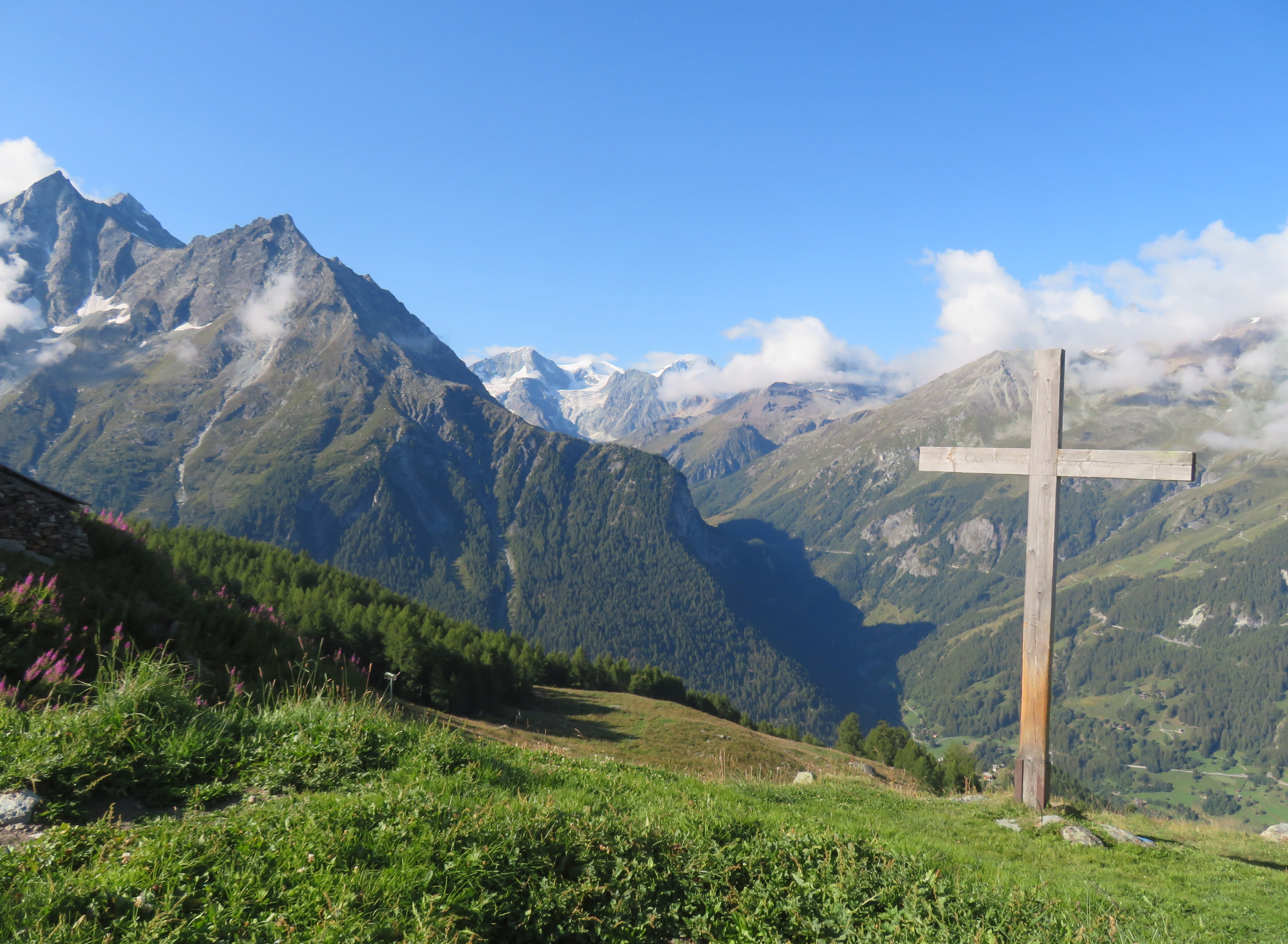 On the way from La Sage to Col du Tsate
