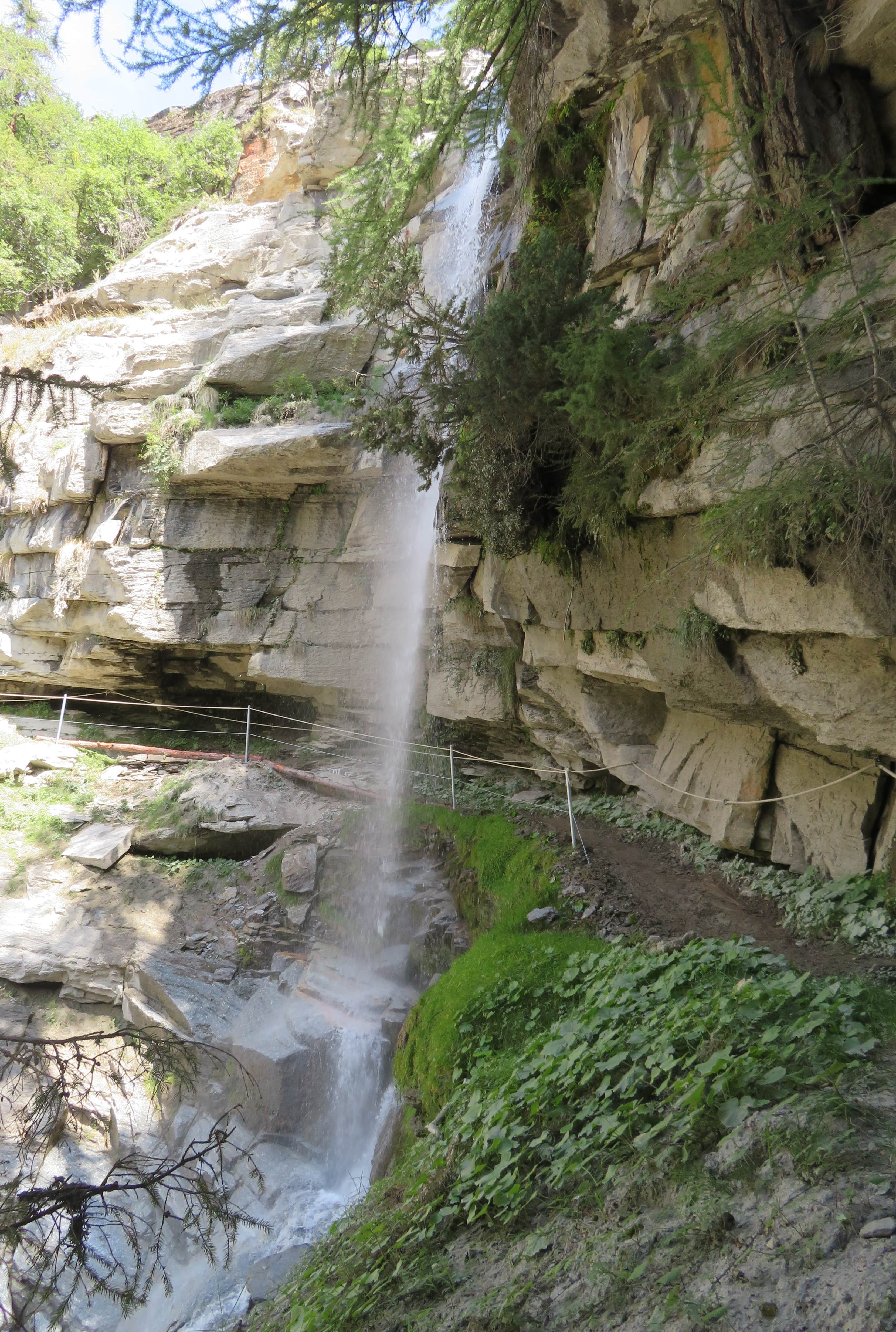 We could even walk behind one of the waterfalls.