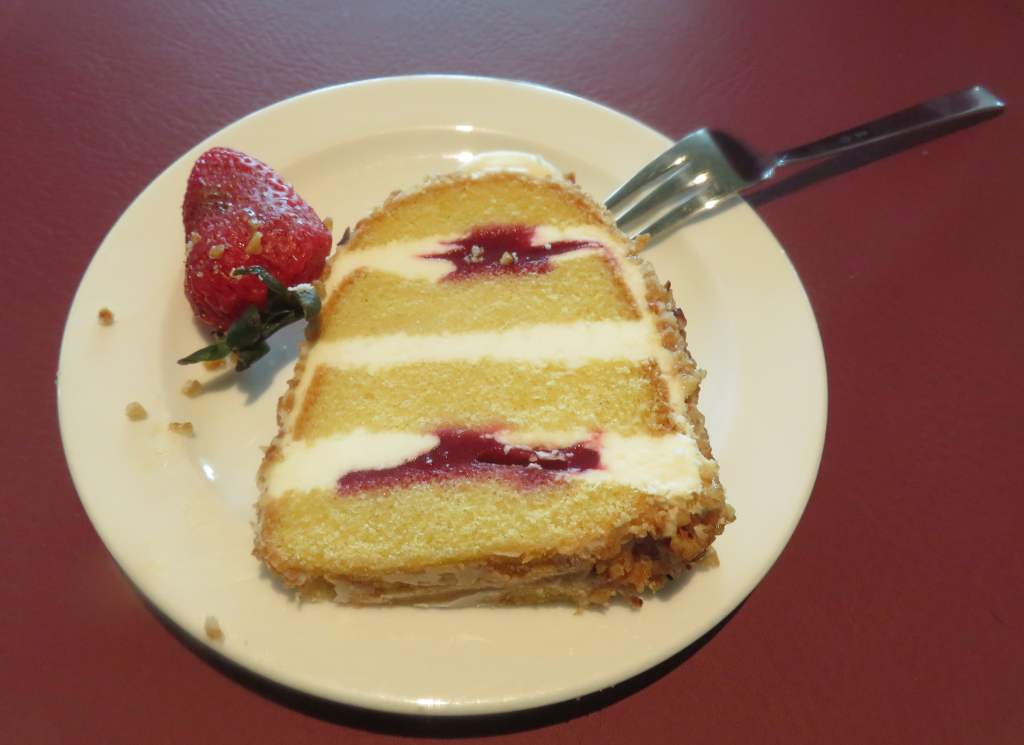 They served very delicious cakes at the lounge.