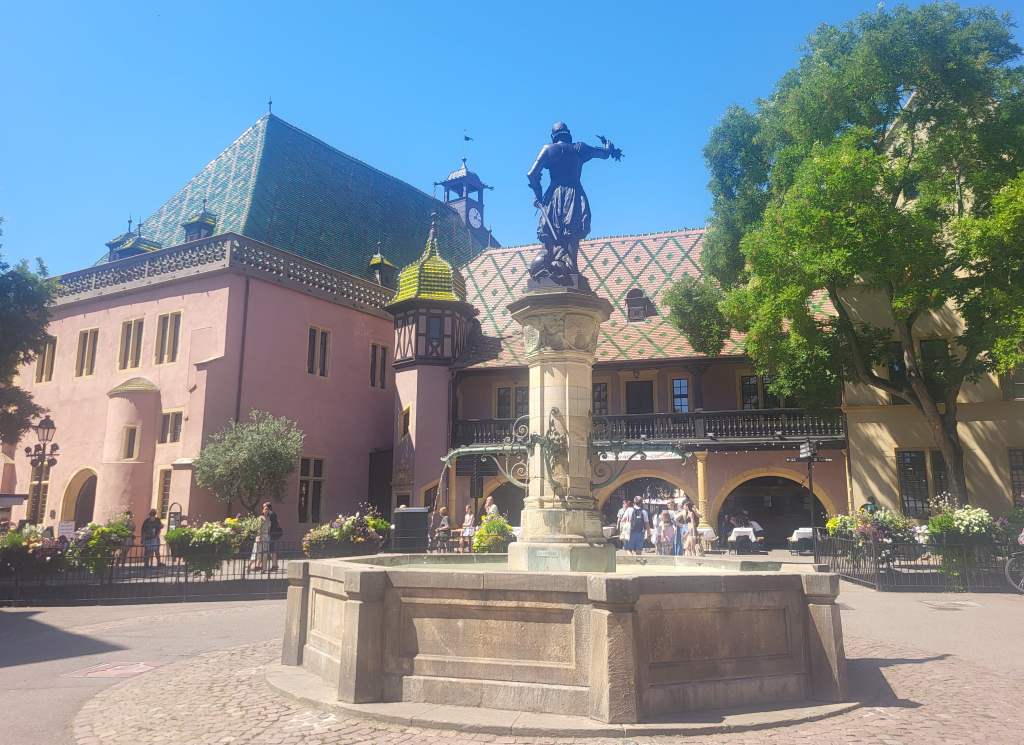 Schwendi Fountain and Former Customs House