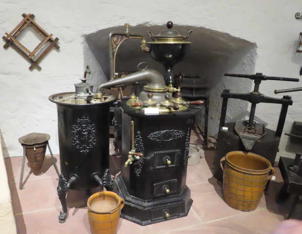 Instruments used in old pharmacy