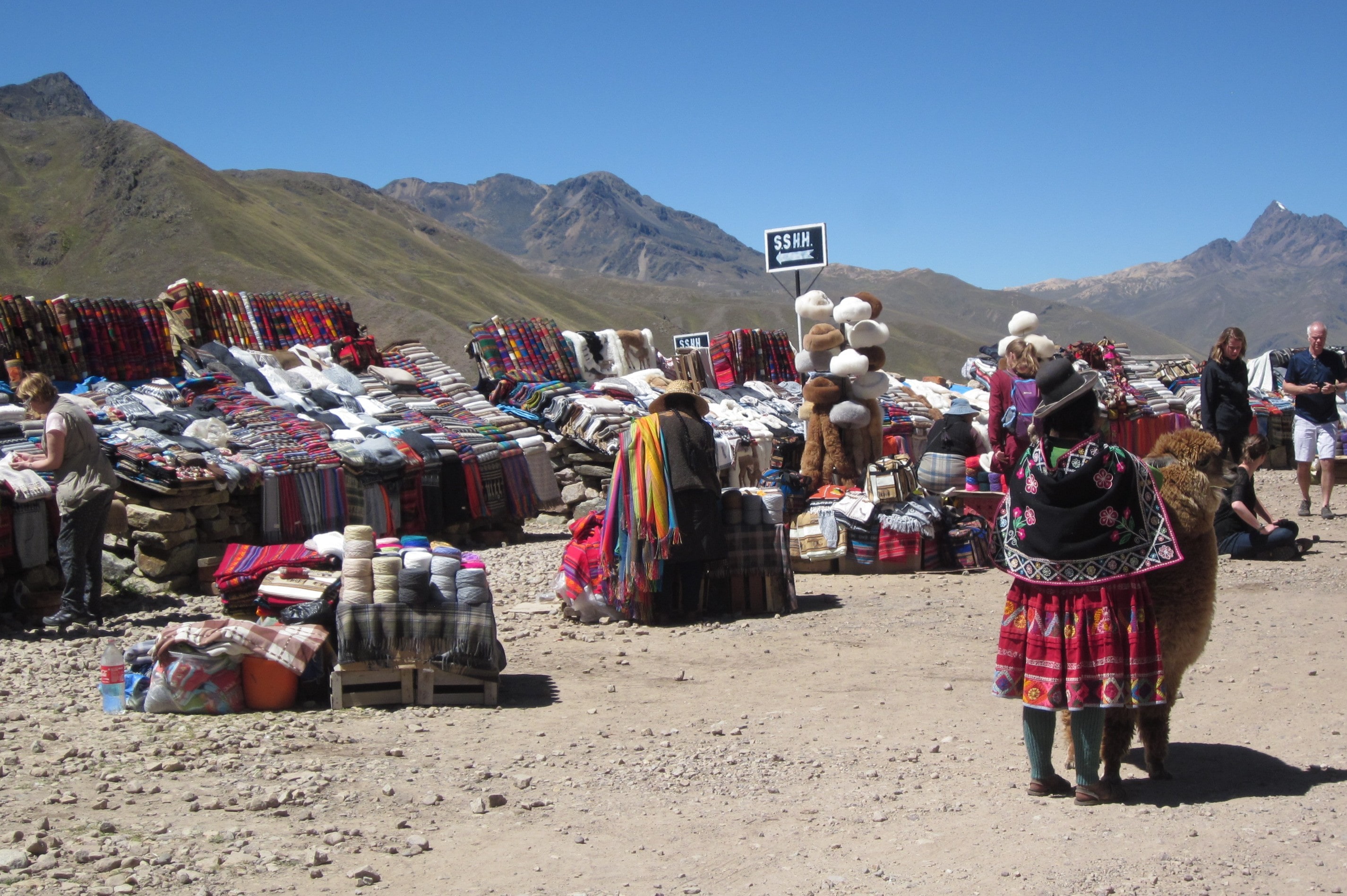 Roadside souvenir stands