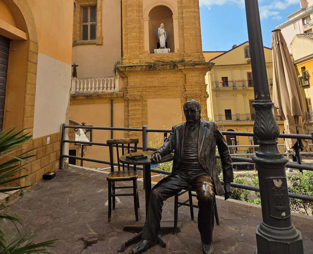 Andrea Camilleri statue