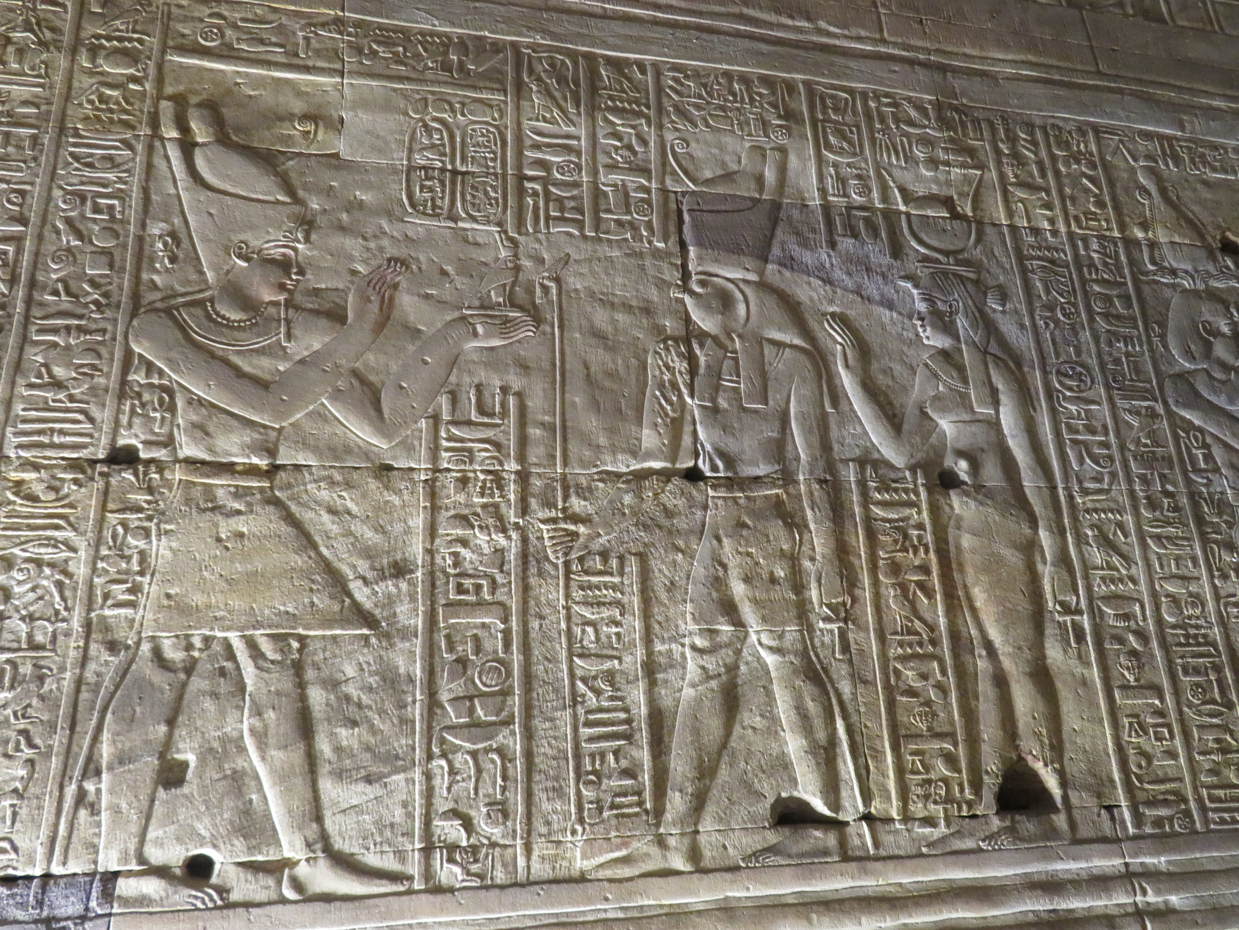 Pharaoh paying respect to Horus