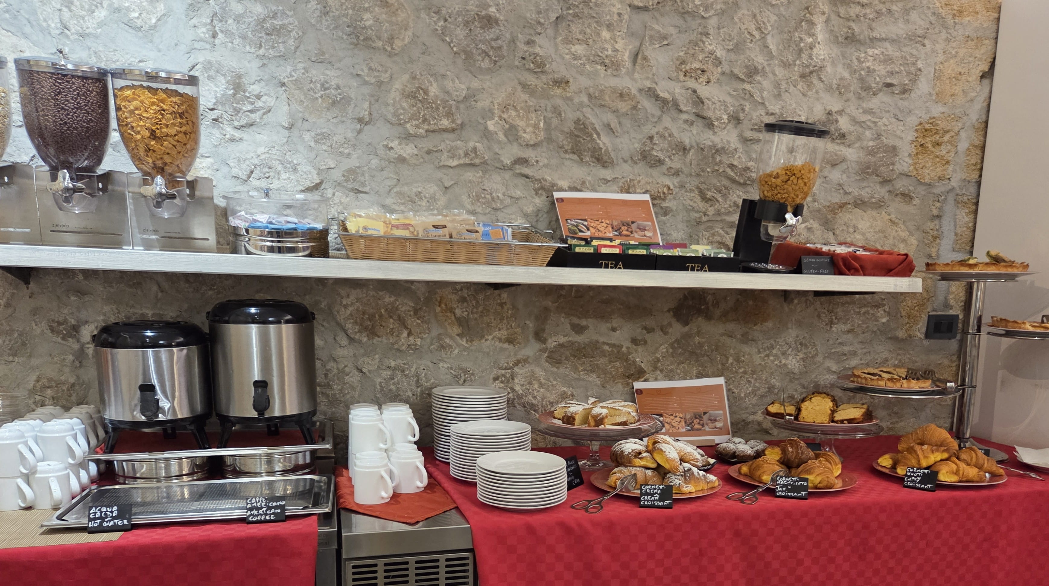 Hotel Tonic Breakfast Buffet