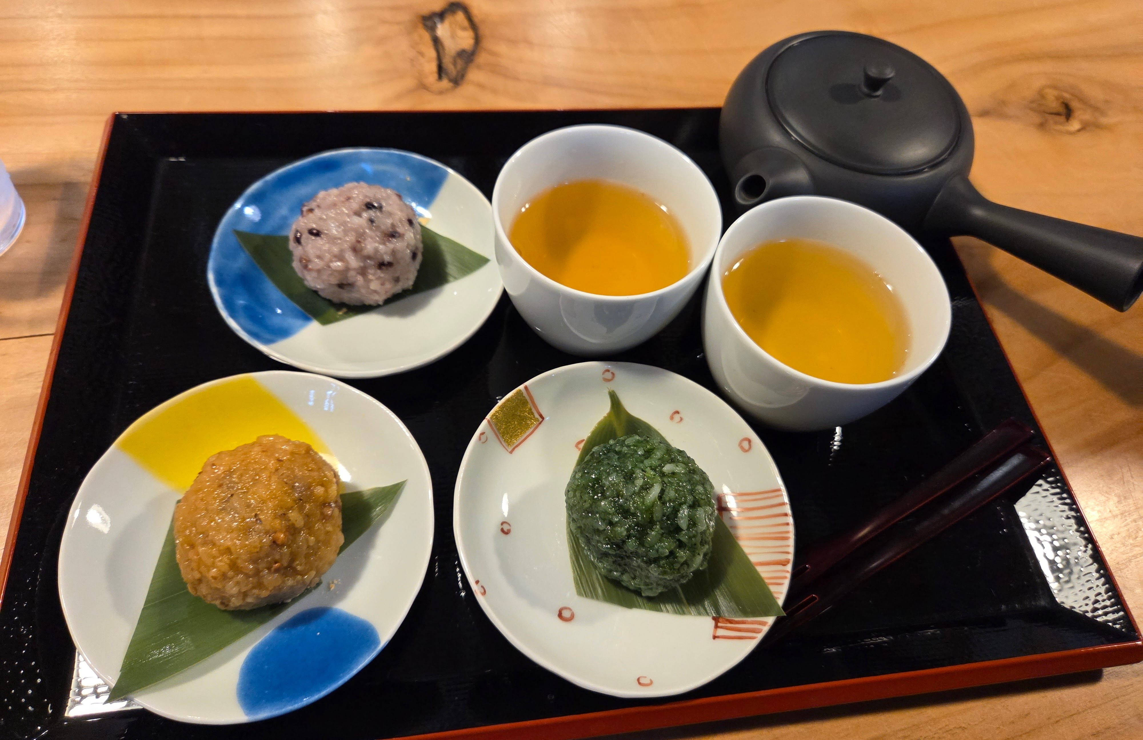 Japanese ruce dakes and tea
