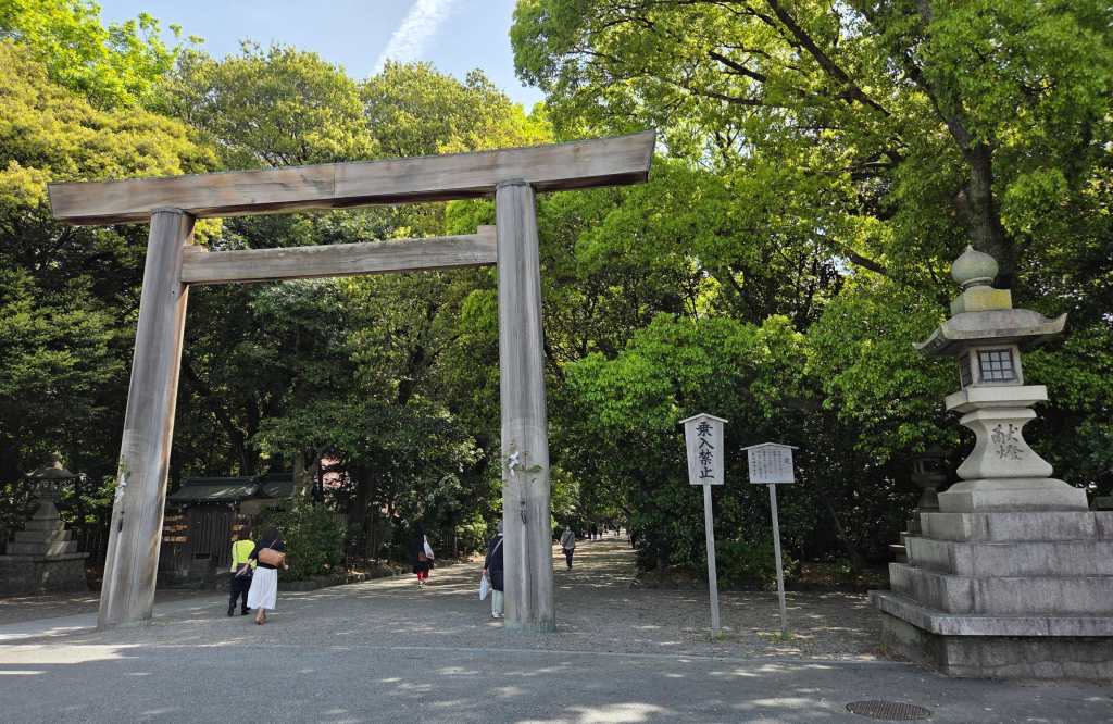 Atsuta Jingo entrance