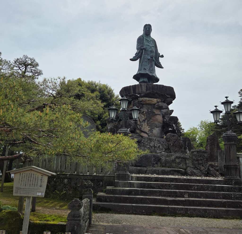 The "bird proof" statue