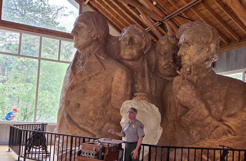 Presentation of Mount Rushmore History
