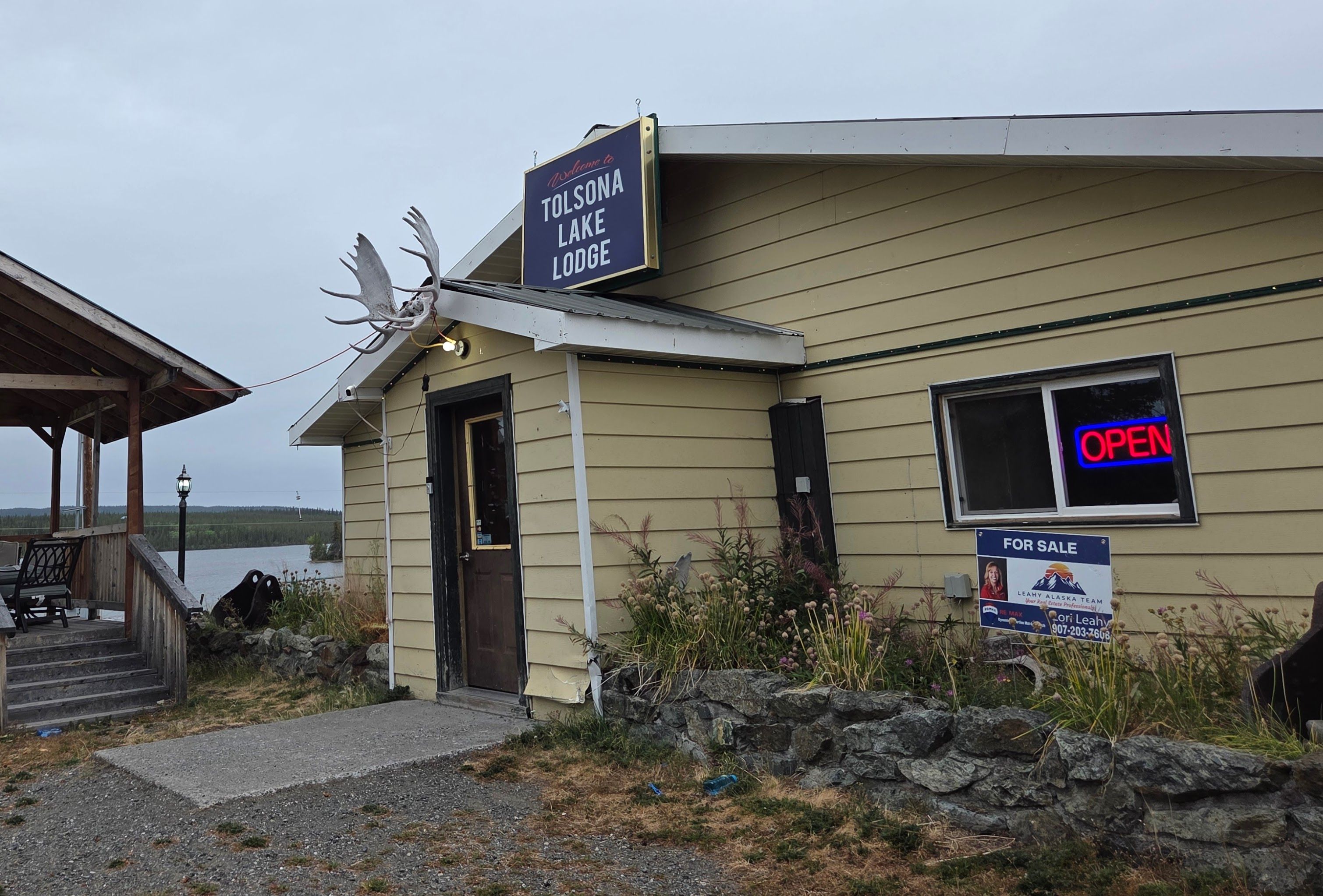 Tolsona Lake Lodge