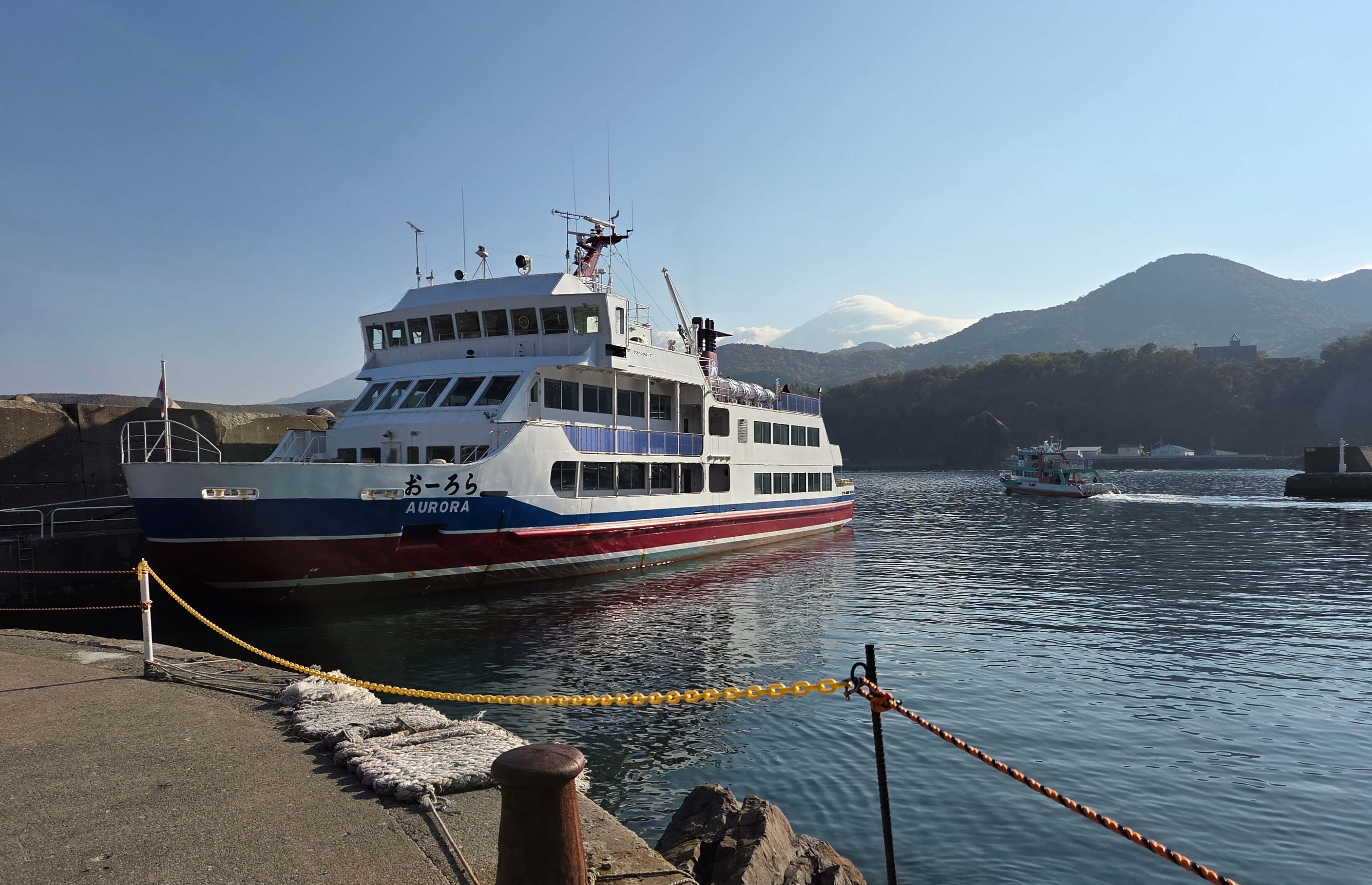 Shiretoko sightseeing boat