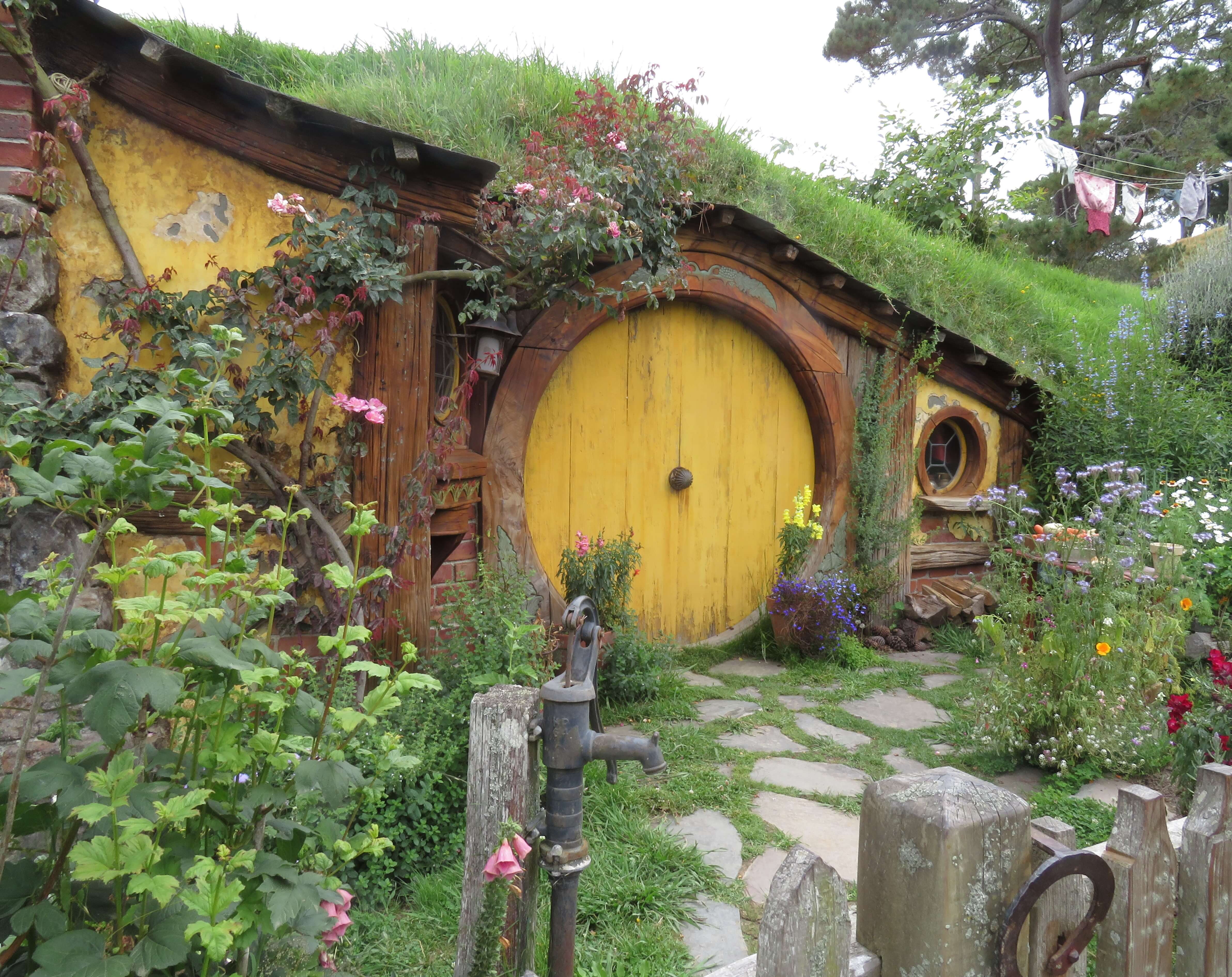 Hobbiton House with Beautiful Garden